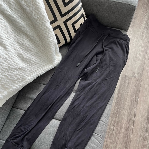 Lululemon Jogger Full Length - Picture 1 of 4